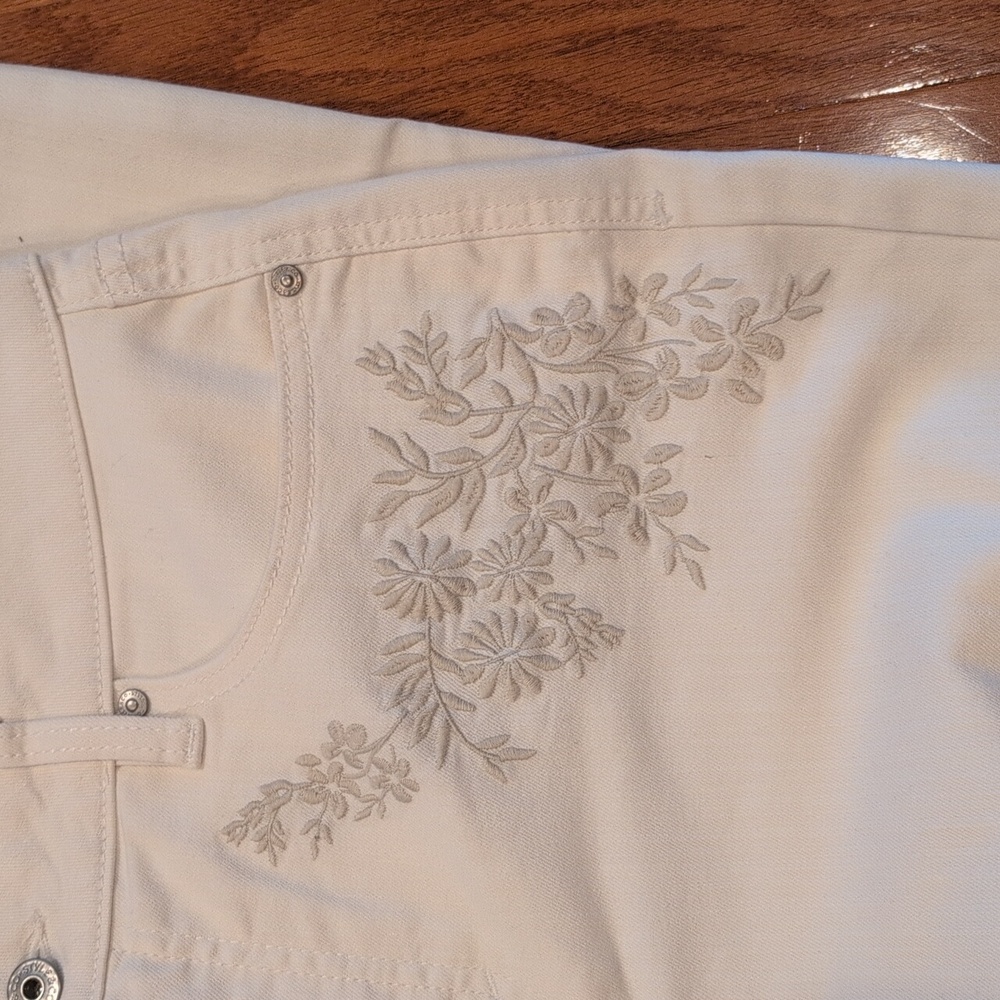 Style And Co Embroidered Capri